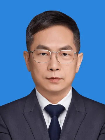 钟晖宇律师肖像