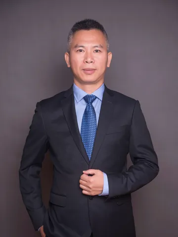 韦国祥律师肖像