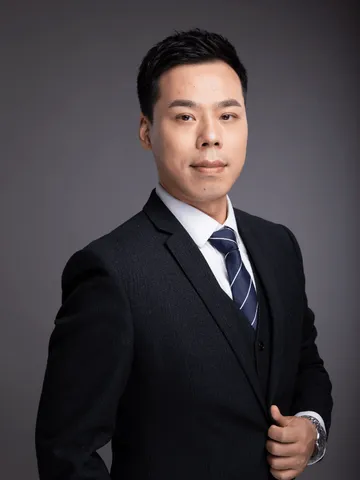 罗杰律师肖像